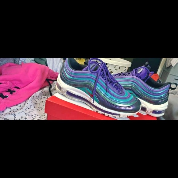 Nike Shoes - I have nothing to wear them with !